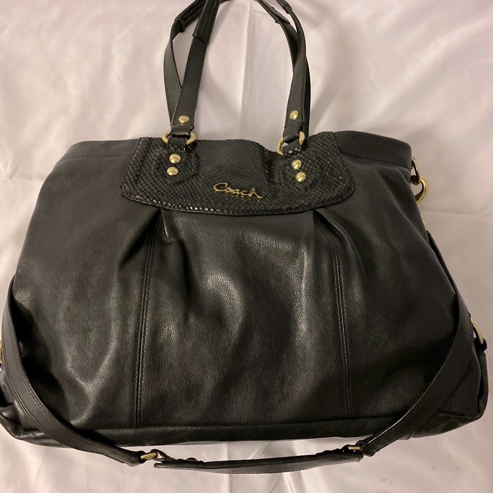 Coach - Black Leather Purse with Croc-embossed